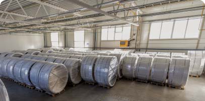 Site de production européen de bain nordique avec baignoires finies prêtes à être livrées