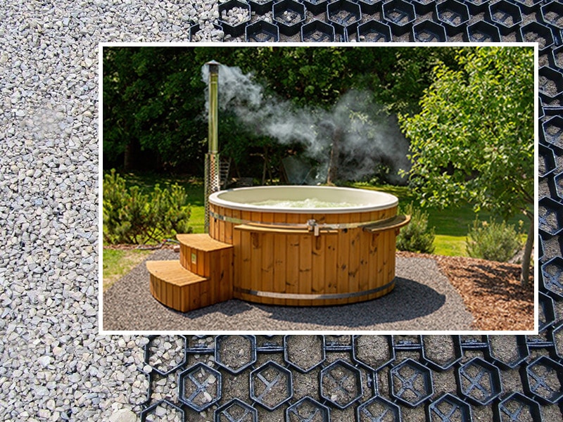 Des graviers recouverts d'une grille de stabilisation comme base d'un bain nordique chauffé au bois
